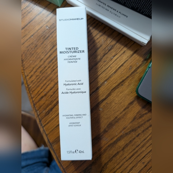 Tinted Moisturizer in Honey Light 1.5fl.oz. 42mL - Picture 1 of 11